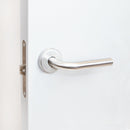 Maniglie per Porta da Interno con Rosetta Ø53 mm Modello L Acciaio Nickel Satinato. Emuca