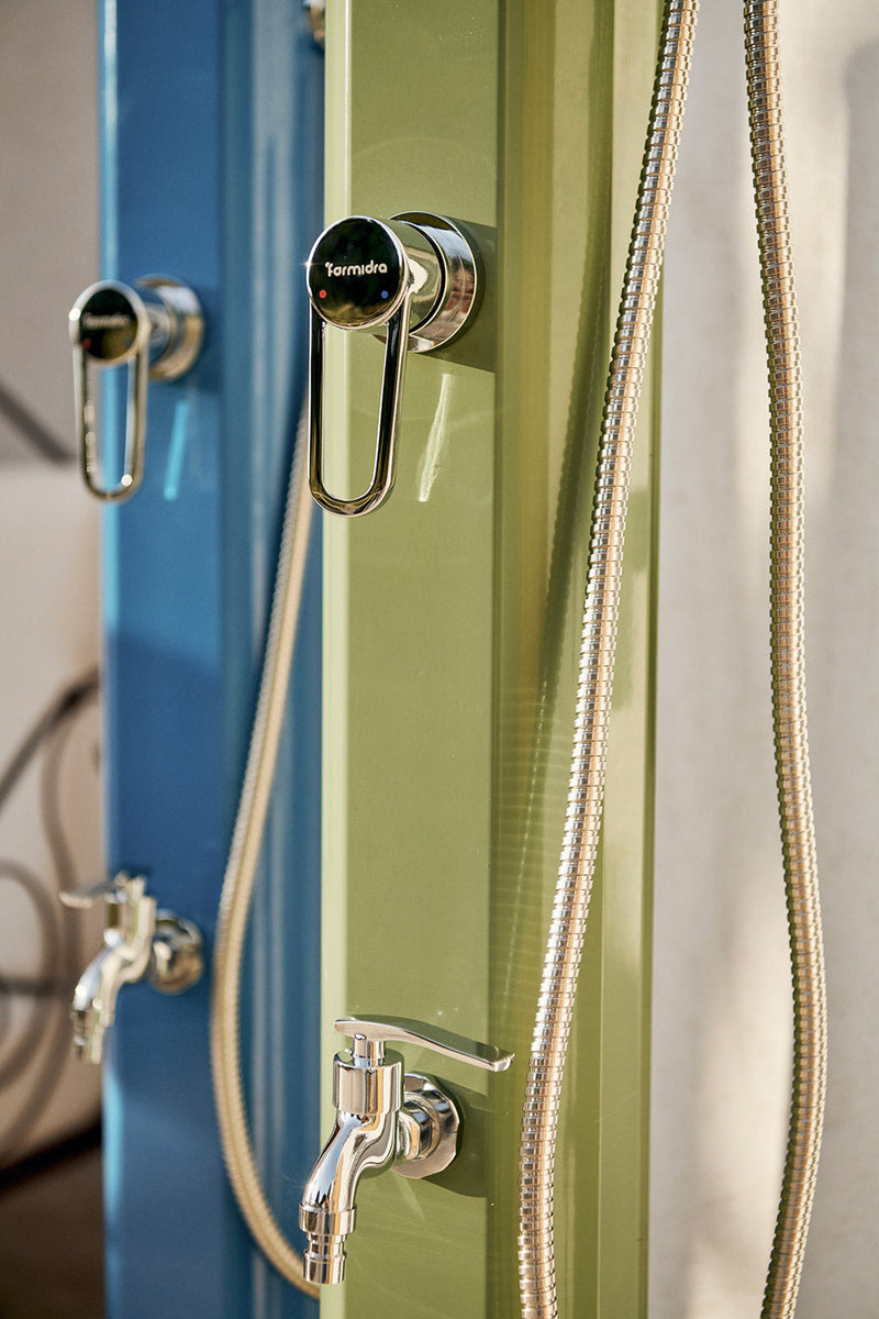 Mini Doccia Solare da Giardino 20L Miscelatore Lavapiedi e Doccetta Verde Opalino