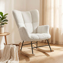 Sedia a Dondolo Imbottita 66x90x90 cm con Tasche Laterali e Schienale Alto in Velluto Teddy Bianco Crema      