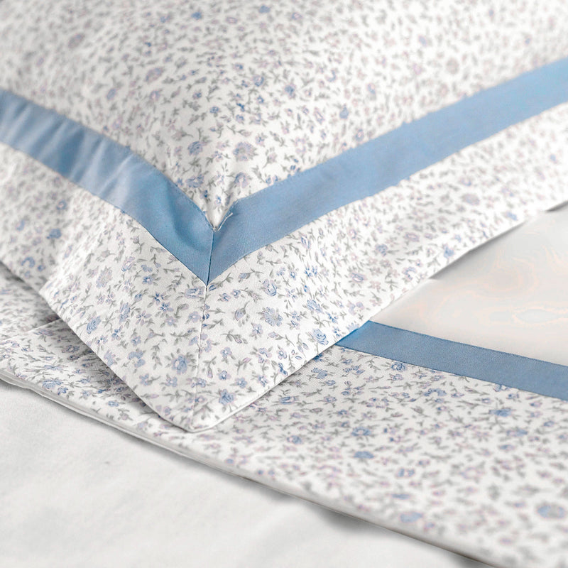 Set Lenzuola Matrimoniale Sopra Sotto e Federe con Stampa Garrini Emily Azzurro