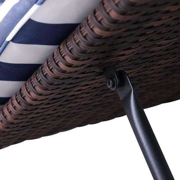 prezzo Doppelgarten-Sonnenliege aus braunem Rattan und weißen/blauen Streifen