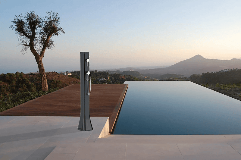 Doccia Solare da Esterno Giardino Miscelatore Nebulizzatore e Doccetta Mobile Arkema Happy Go Vari Colori