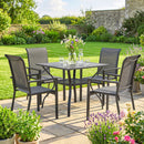 Set 5 Pezzi da Giardino Tavolo con Foro Centrale e Ripiano Inferiore con 4 Sedie Impilabili in Acciaio Grigio      