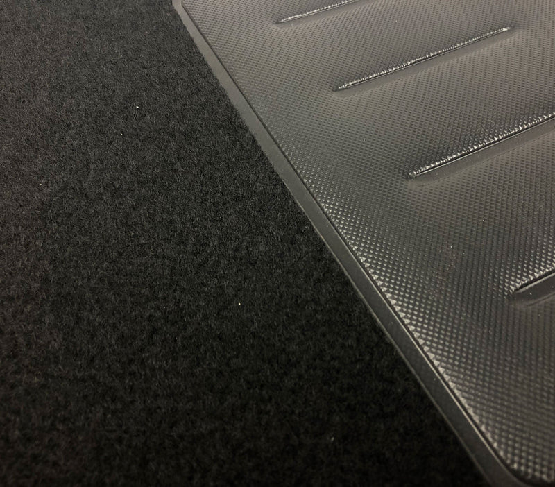 Set 4 tappetini per Interni Auto Universali in moquette con fondo antiscivolo Nero