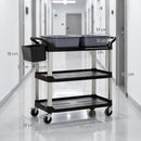 Carrello Pulizie Professionale 115x50x100 cm a 3 Ripiani con 2 Contenitori Rimovibili Bidone Laterale e 4 Ruote in PP Nero      