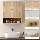 Armadietto Bagno a Parete 60x18x70 cm con Ripiano a Giorno Ante Decorate e Piano Effetto Marmo in MDF Rovere      