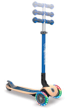 Monopattino 3 Ruote a LED Pieghevole 3 Altezze Max 50 Kg Globber Primo Foldable Wood Blu