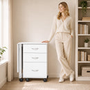Scrivania da Ufficio Pieghevole 107x50x72 cm con 3 Cassetti e 4 Ruote con Freno in Truciolato e MDF Bianco      