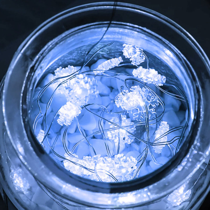 Luci di Natale 50 MicroLed a forma di Fiocco di Neve Bianco Freddo a batteria da Interno