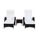 Set 2 Lettini Prendisole da Giardino in Rattan Sintetico Reclinabili Imbottiti con Rotelle e Tavolino Marrone 