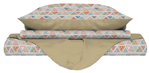 Doppelseitiger Bettbezug mit unterschiedlich bedruckten Kissenbezügen in verschiedenen Größen prezzo