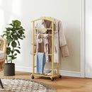 Indossatore Servomuto 4 in 1 a Rotelle 47x33,7x105,5 cm con 2 Aste Vassoio Svuota Tasche e Ripiano per Scarpe in Bambù      