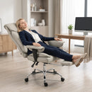 Sedia Ufficio Girevole Reclinabile 135° 79x70x118-126 cm con Poggiapiedi Braccioli e Altezza Regolabili in Finta Pelle Grigio Chiaro      