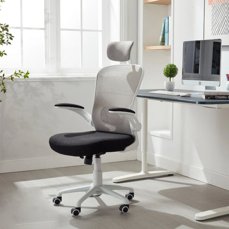 Sedia Direzionale da Ufficio 62x63x119/129 cm Ergonomica con Braccioli Pieghevoli Certificata EN1335 Bianca e Nera