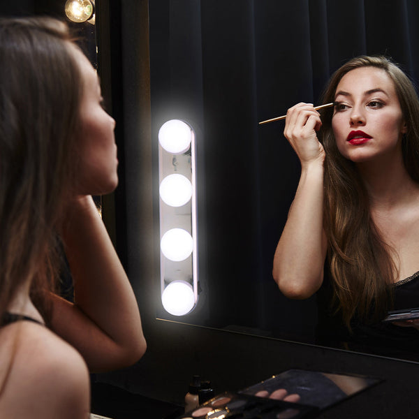 prezzo Lampada LED per Specchio Luminosa con Ventose Luce Bianco Freddo Trucco Selfie