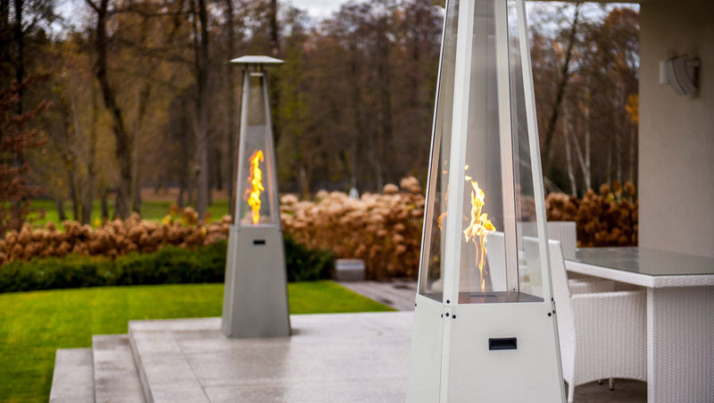 Stufa a Piramide Gas Gpl da Esterno con Vetro in Acciaio Flig Memphis Bianca