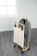 Indossatore in legno 43x33x105 cm faggio 2 montanti 4 ruote Marrone chiaro