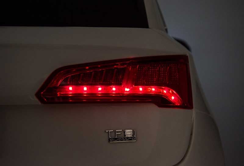 Macchina Elettrica per Bambini 2 Posti 12V Mp4 con Licenza Audi Q5 Quattro Nera