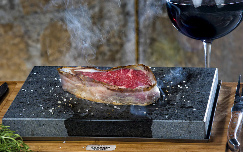 Pietra Lavica 19x26 cm con Posate e Supporto in Legno di Bamboo Supreme