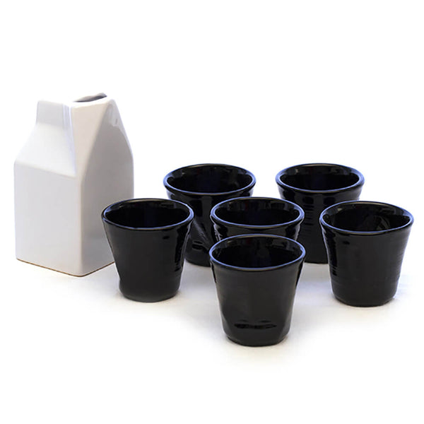 prezzo Set aus 6 schwarzen zerknitterten Kaffeetassen mit weißem Kaleidos-Steinzeug-Milchkännchen