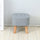 Hocker aus Stoff und Massivholz 40x40x40H cm Fumer Ruben Grigio