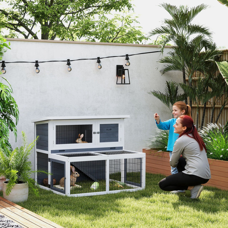 Conigliera a 2 Livelli 122x95x93,5 cm con Vassoio Estraibile  in Legno di Abete e Acciaio Grigio e Bianco  