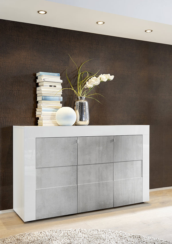 3-türiges Wohnzimmermöbel-Sideboard 138 x 42 x 84 cm TFT-Bauweise in glänzendem Weiß und Zement prezzo
