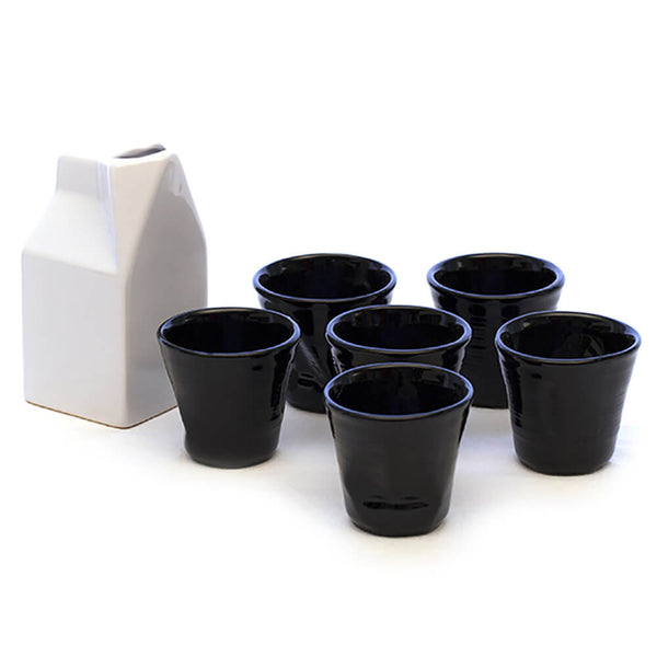 online Set aus 6 schwarzen zerknitterten Kaffeetassen mit weißem Kaleidos-Steinzeug-Milchkännchen